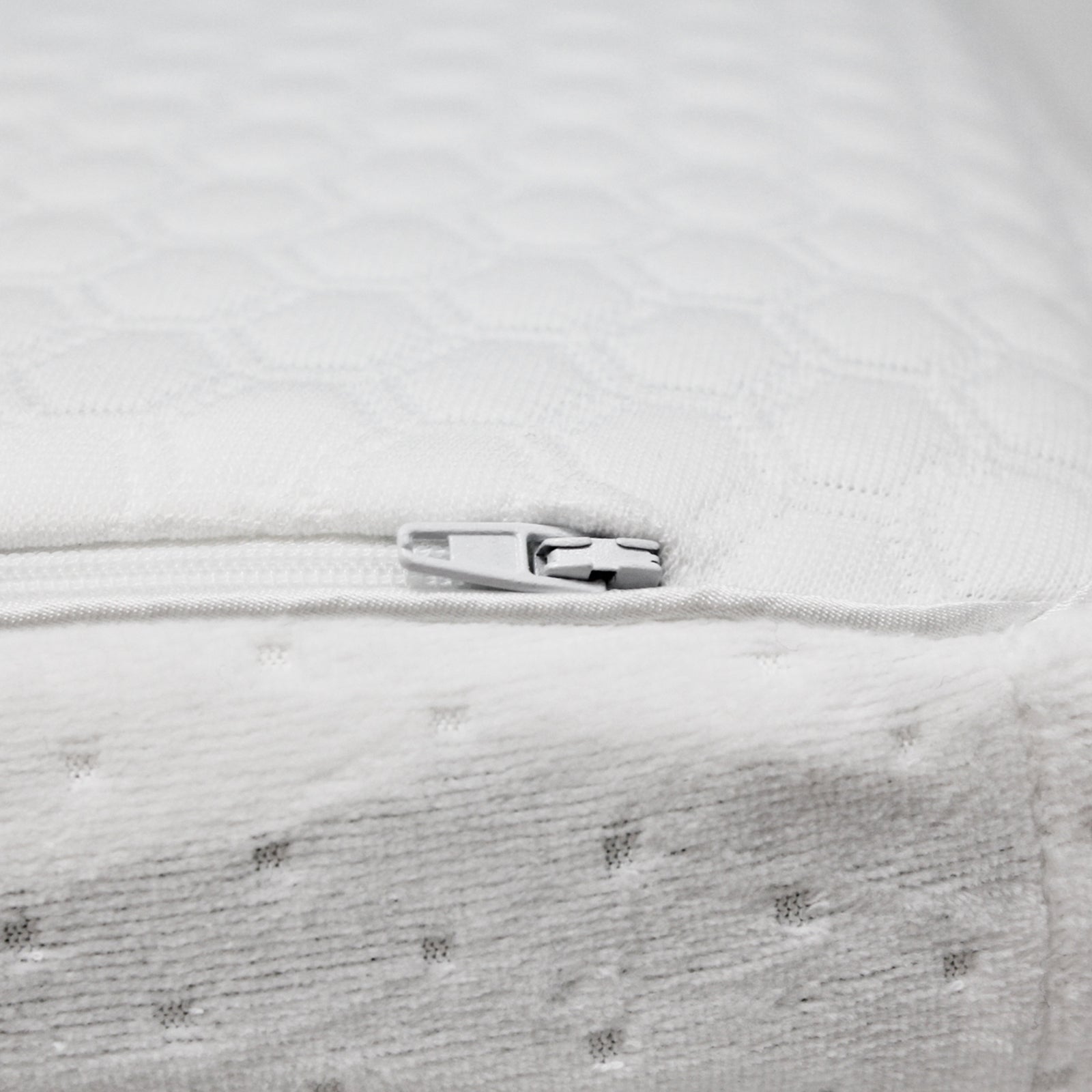 Memory foam pillow, micro-perforated, removable cover - Fantasia White Collection