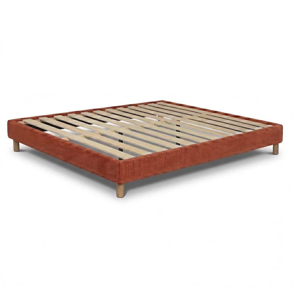 Sommier velours côtelé, cadre de lit, pieds bois, maintien bassin – Collection Deco