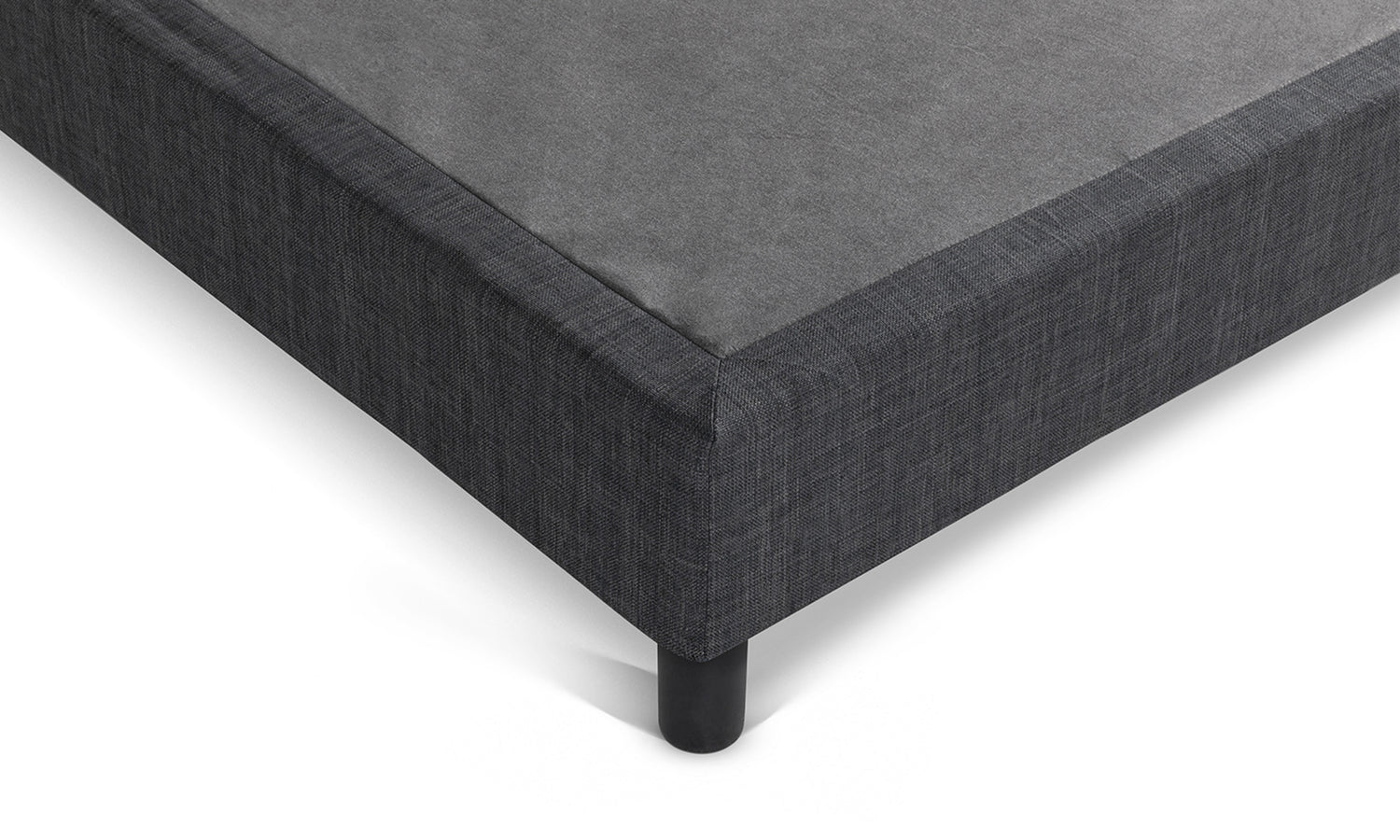 Nordisches und elegantes Polsterbett: Stoff und Lattenrost aus Holz
