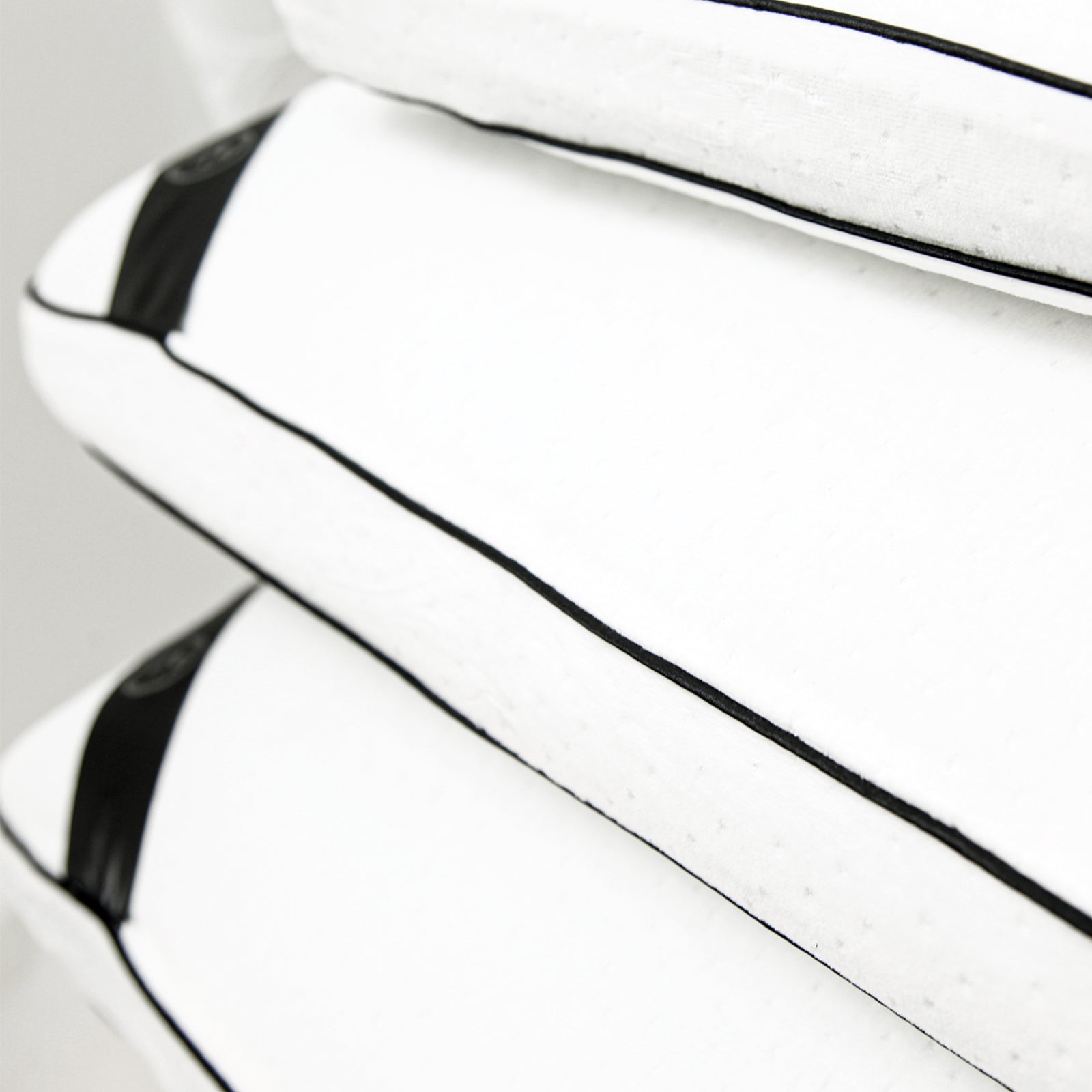 Memory foam pillow, micro-perforated, removable cover - Fantasia Black Collection
