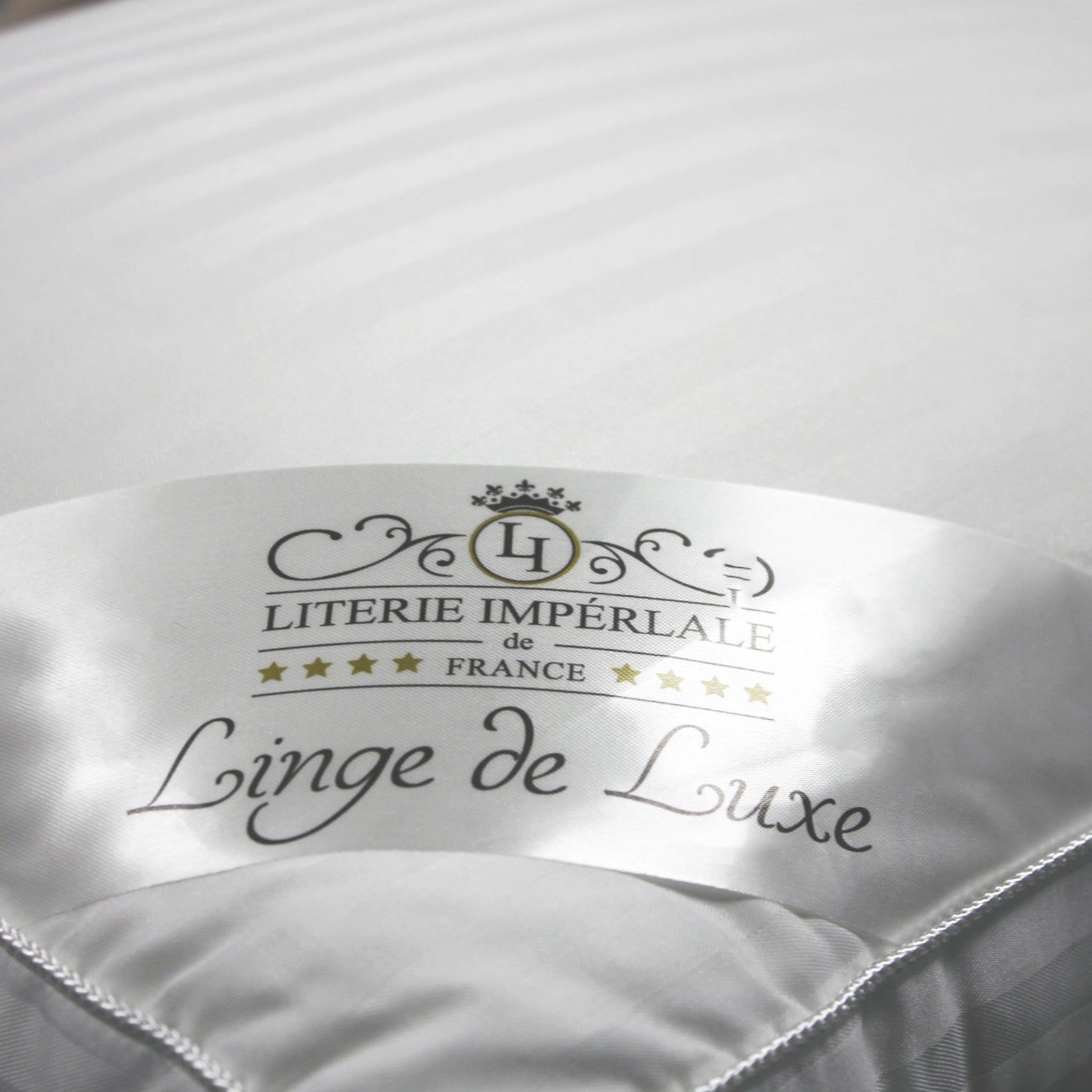 Pack Promo Luxe : Surmatelas + Couette & Oreillers