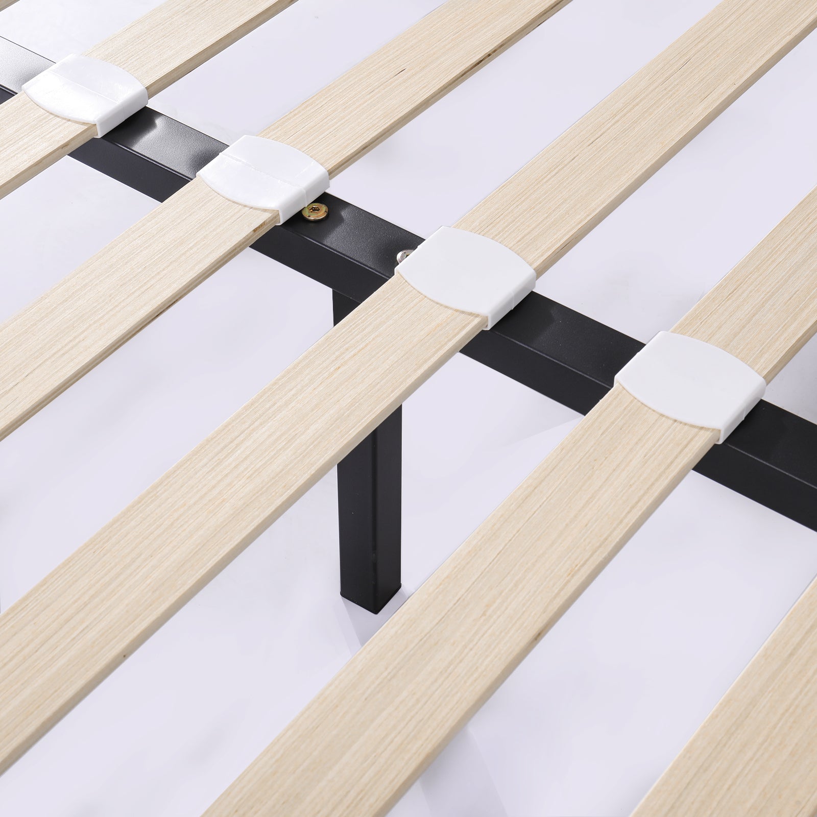 Komfort-Polsterboxspring: Holzstruktur und flexible Holzlamellen