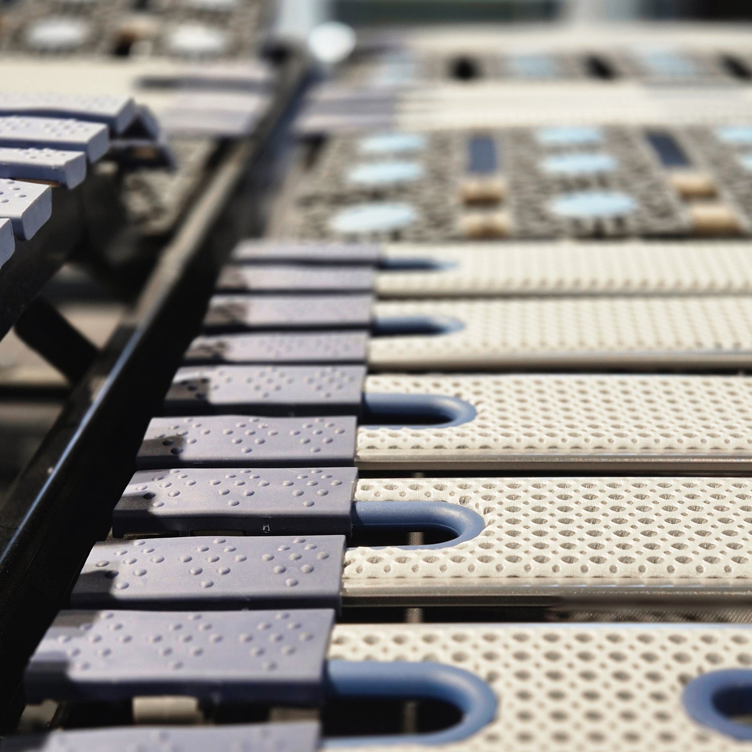 Sommier électrique encastrable, bi-technologie plots + lattes - Collection Sensomatic