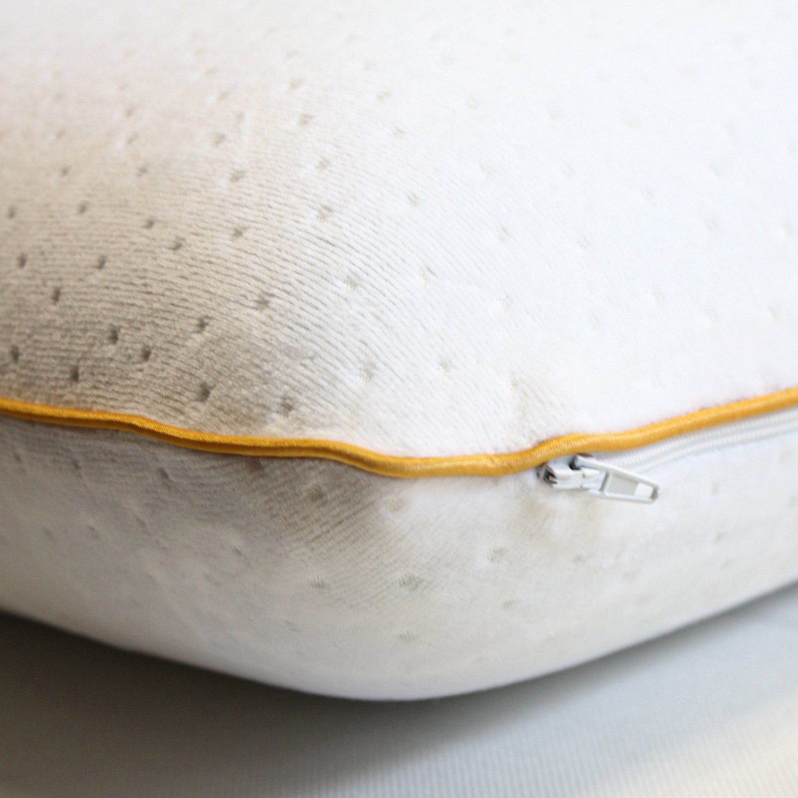 Goldpolster: Mikroperforierter Memory-Schaumstoff - Abnehmbarer Bezug