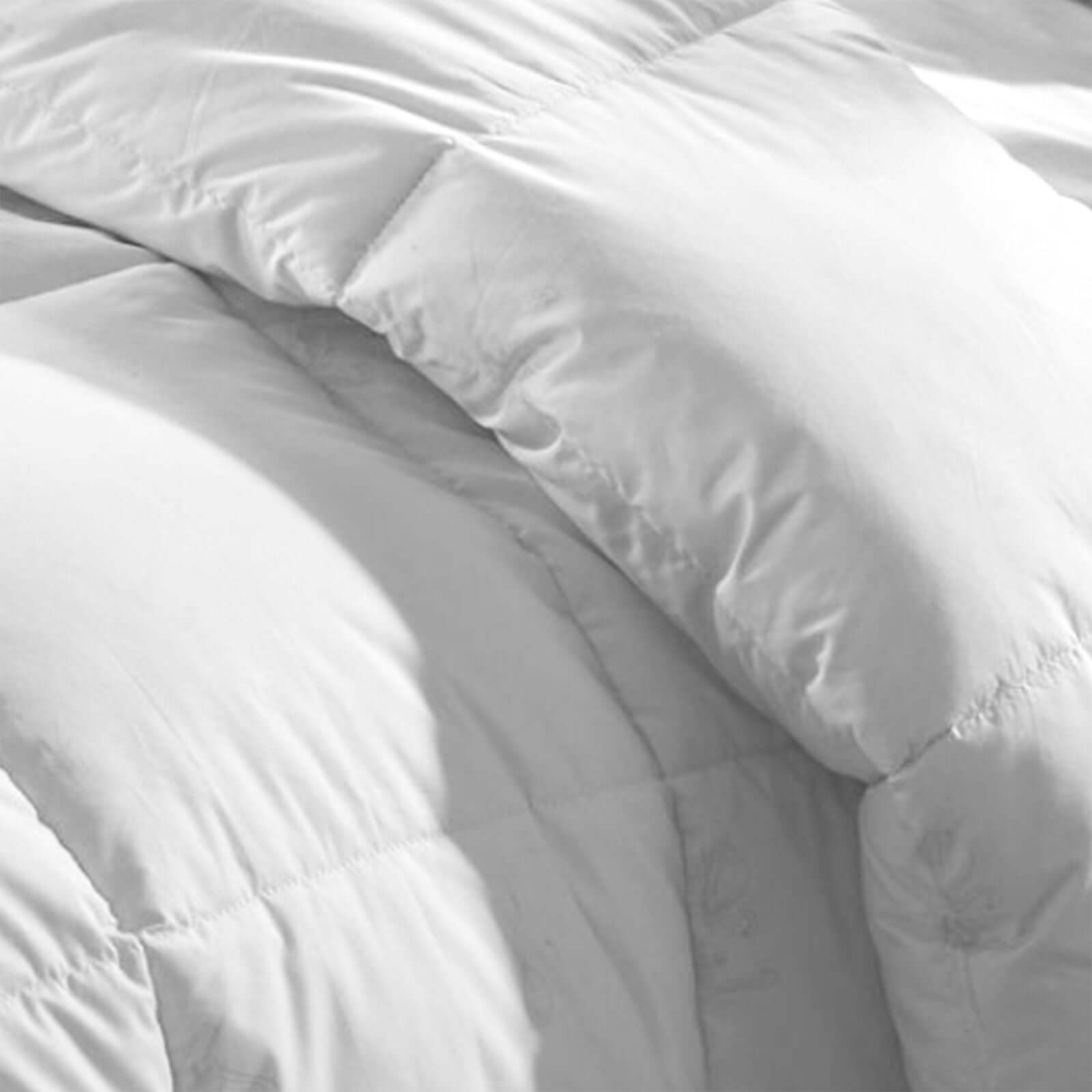 Couette 4 saisons : réversible et transformable en oreiller