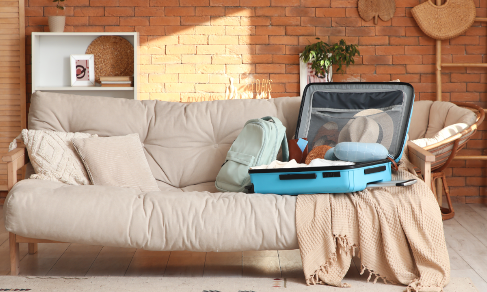 Couette 2 en 1 : oreiller et plaid malin pour voyager confortablement