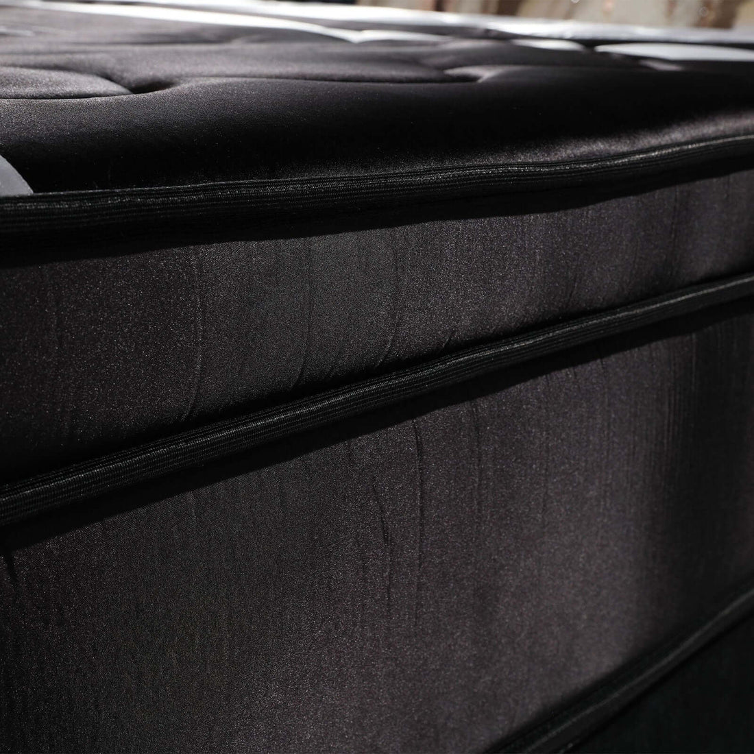 Matelas série limitée, surmatelas latex intégré - Collection Ambassador